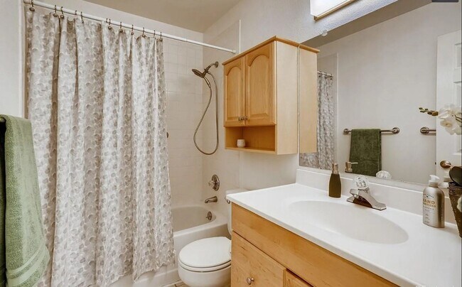 Foto del edificio - AMAZING LOCATION 1 Bed 1 Bath Condo Near D...