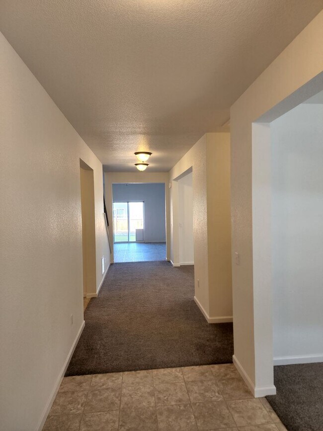 Building Photo - AVAILABLE NOW!! 4 bed home in Frederick!