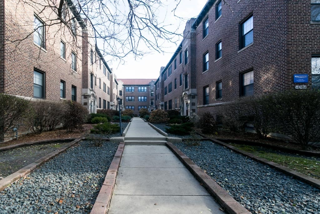 Primary Photo - 1324 Oak Ave