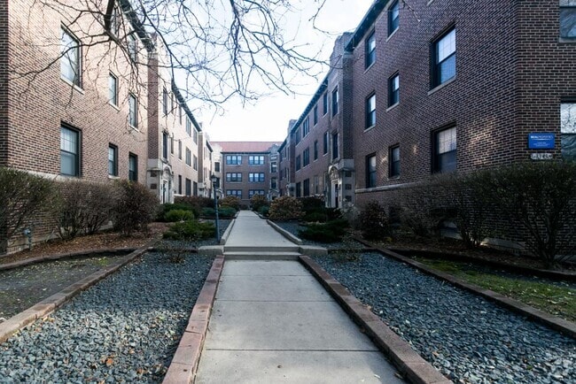 Building Photo - 1324 Oak Ave
