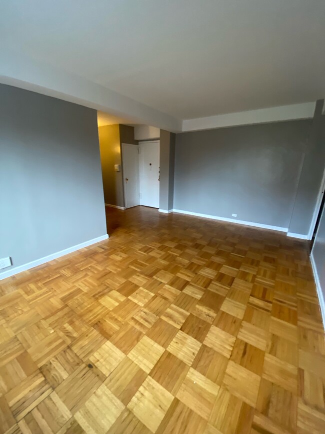 Building Photo - 1410 Parkchester Rd