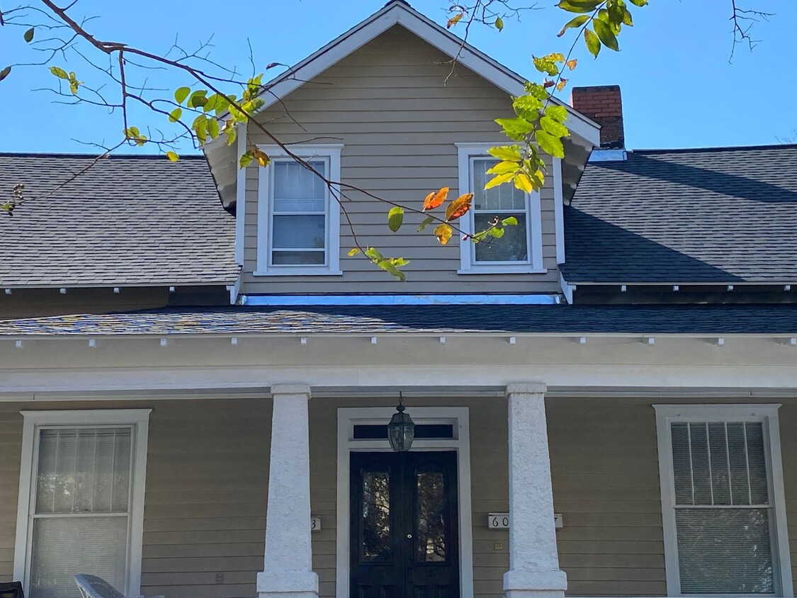 Primary Photo - 2 Bed 1 Bath Apartment with Historic Charm