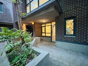 Building Photo - 885 Helmcken St