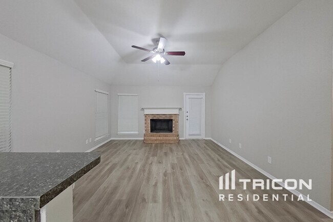 Foto del edificio - 1082 Roundrock Dr