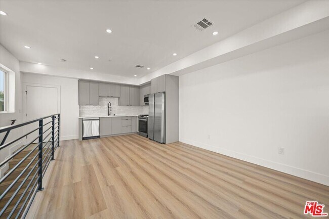Foto del edificio - 910 N Hudson Ave