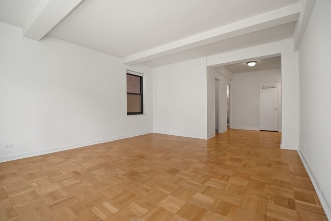 Building Photo - 30 E 37th St