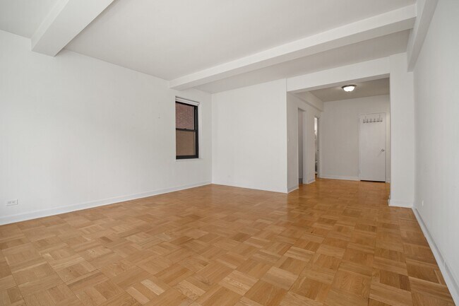 Foto del edificio - 30 E 37th St
