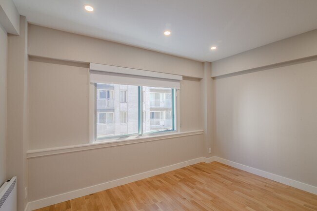 Building Photo - 3455 Rue Aylmer
