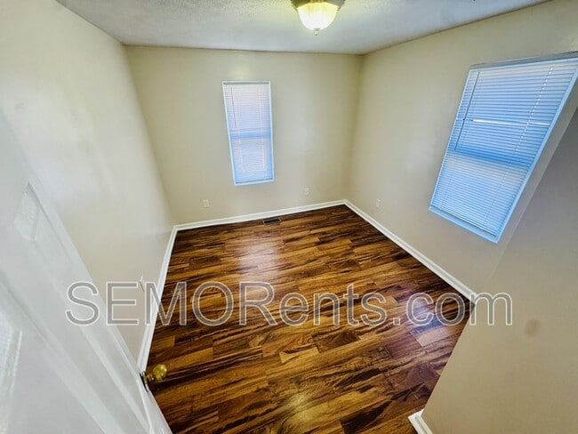 Building Photo - 335 Edgewood Rd