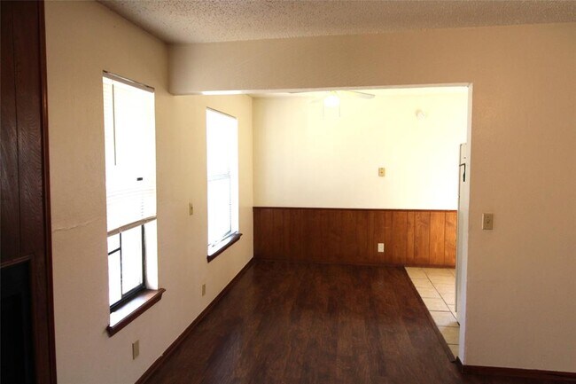 Building Photo - 336 Chalmette Dr