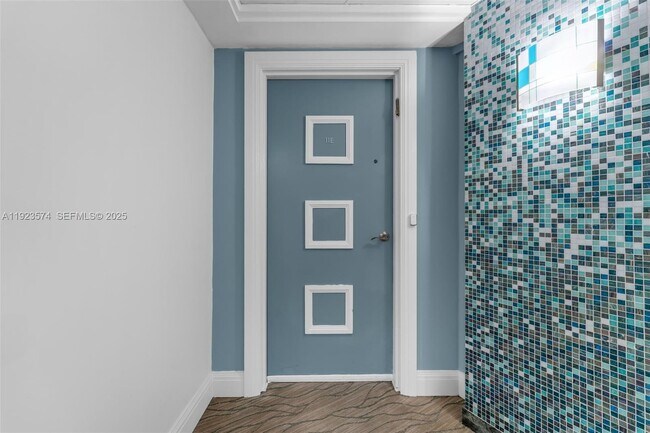 Foto del edificio - 4925 Collins Ave