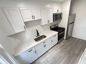 Building Photo - 109 S 7th Ave Building Photo - 109 S 7th Ave