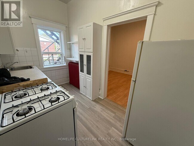 Photo du bâtiment - 731-731 Broadview Ave