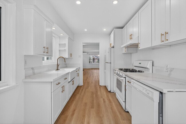 Foto del edificio - 242 Claremont Ave