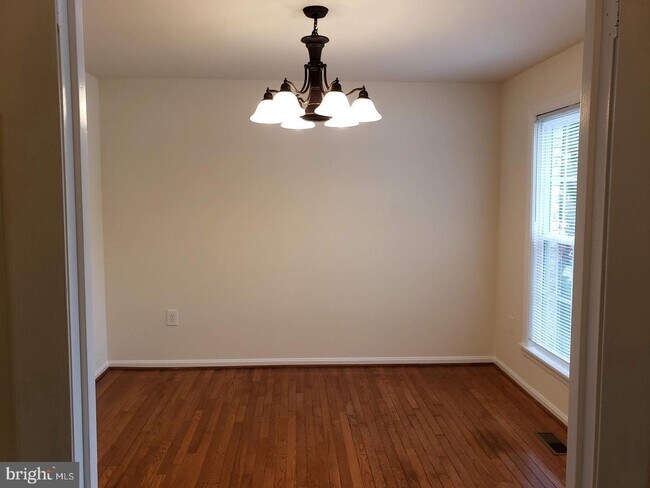 Building Photo - 7387 Jiri Woods Ct