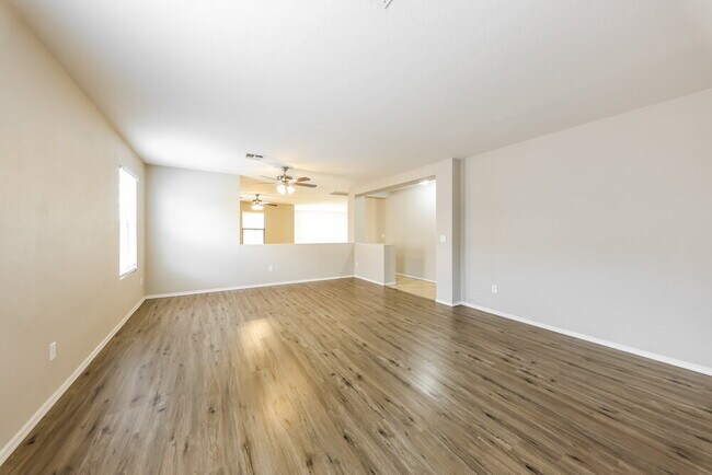 Building Photo - 3043 W Lucia Dr