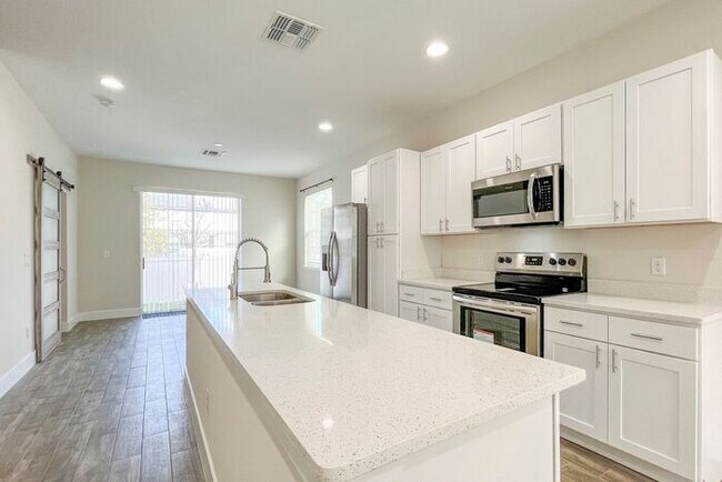 Building Photo - 4/2.5 Townhome in Gated Community