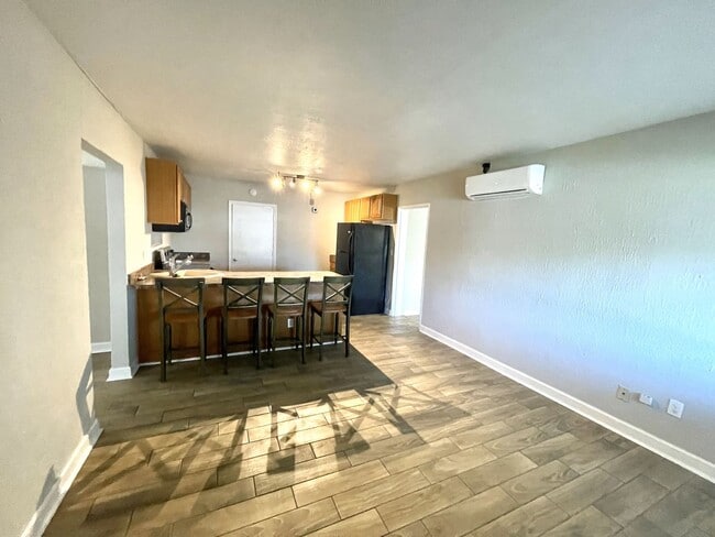 Building Photo - ADORABLE 2 BED WINTER PARK RENTAL HOME