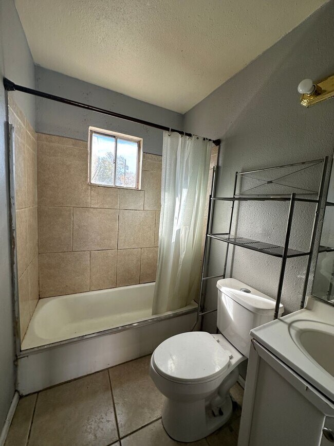 Foto del edificio - 2 Bedroom Coming Soon....