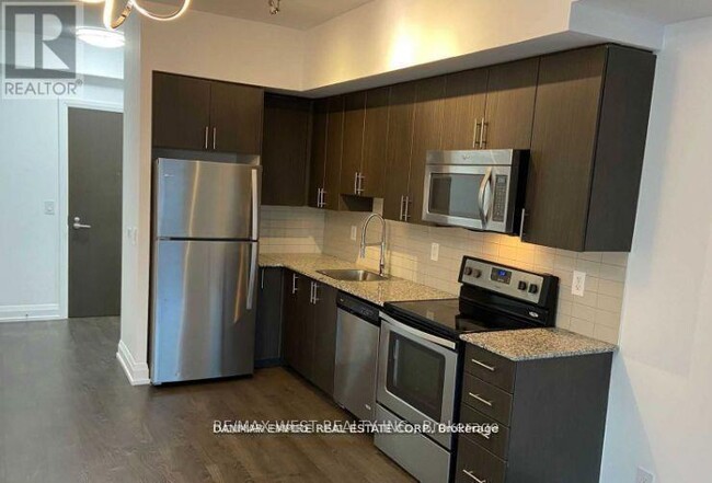 Photo du bâtiment - 7900-7900 Bathurst St