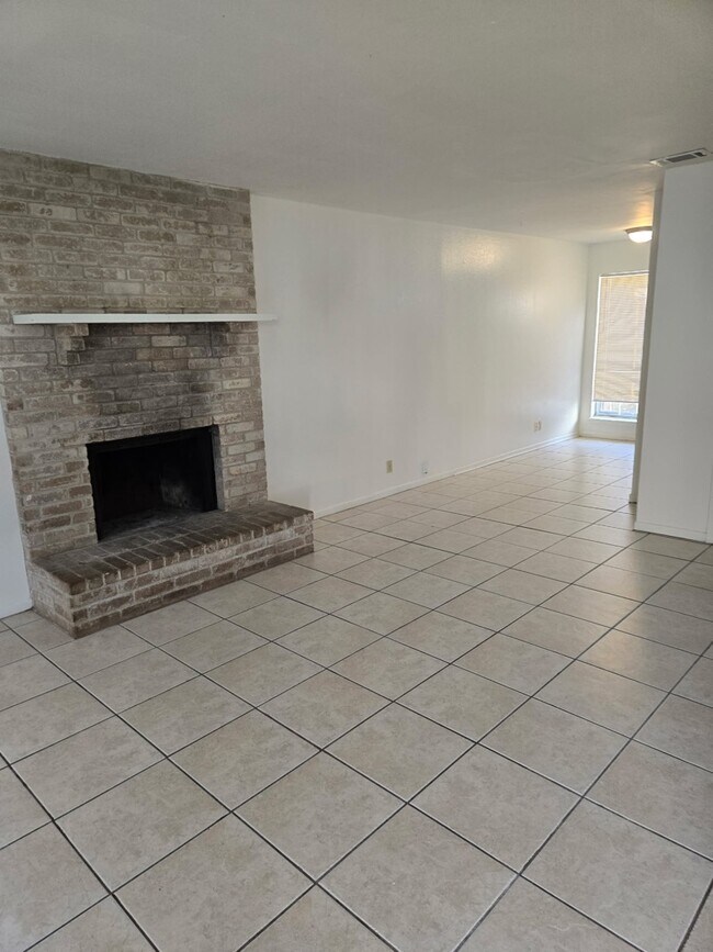 Foto del edificio - 127 Regency Ave