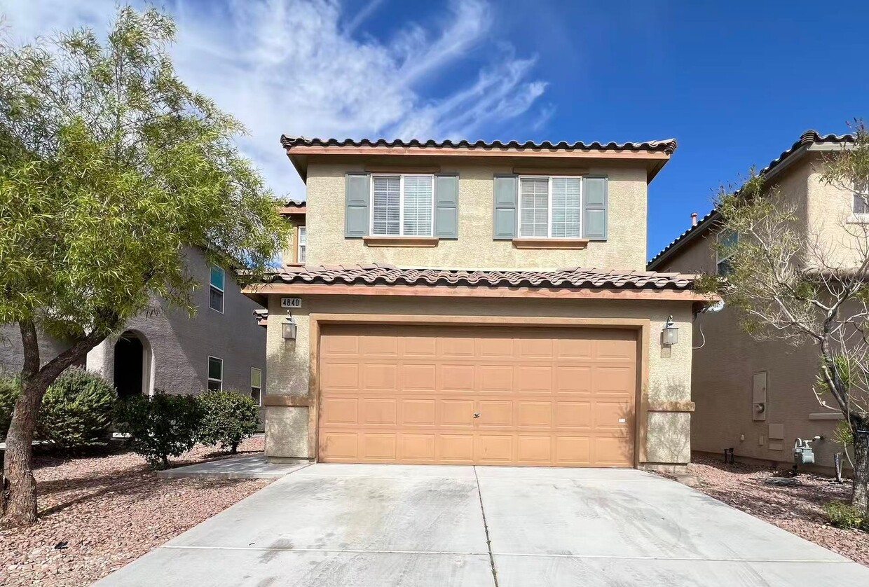 Primary Photo - Wonderful Two-story single-family house