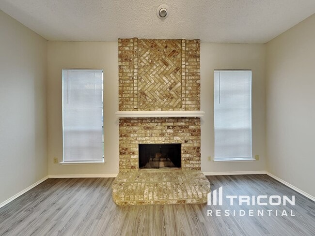 Building Photo - 6747 Mountain Cedar Lane Dallas TX