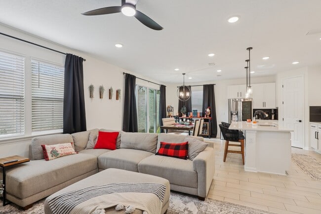 Foto del edificio - 7233 Mahogany Run Dr