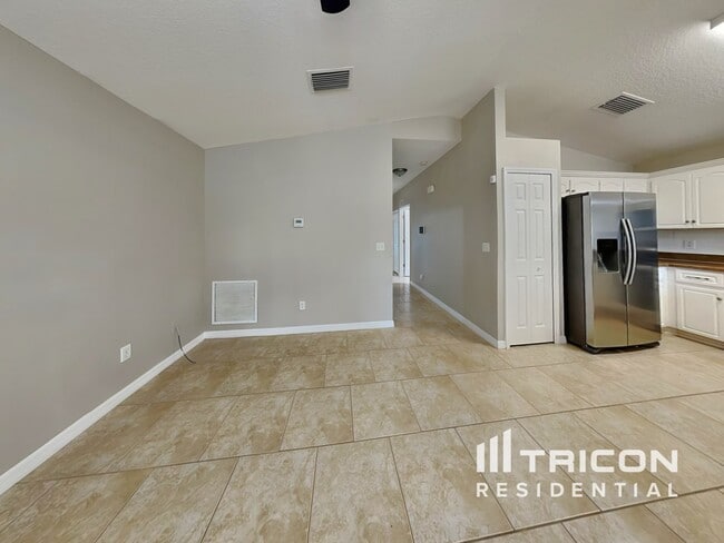 Building Photo - 5127 Pineland Ave