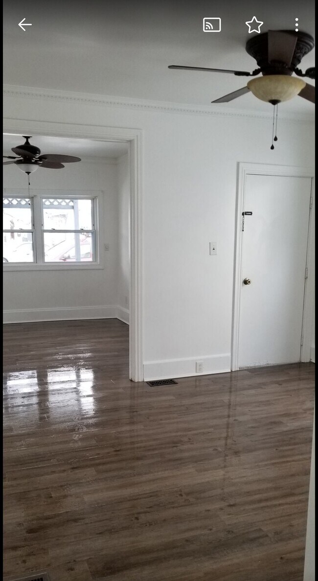 Building Photo - 321 S 4th St