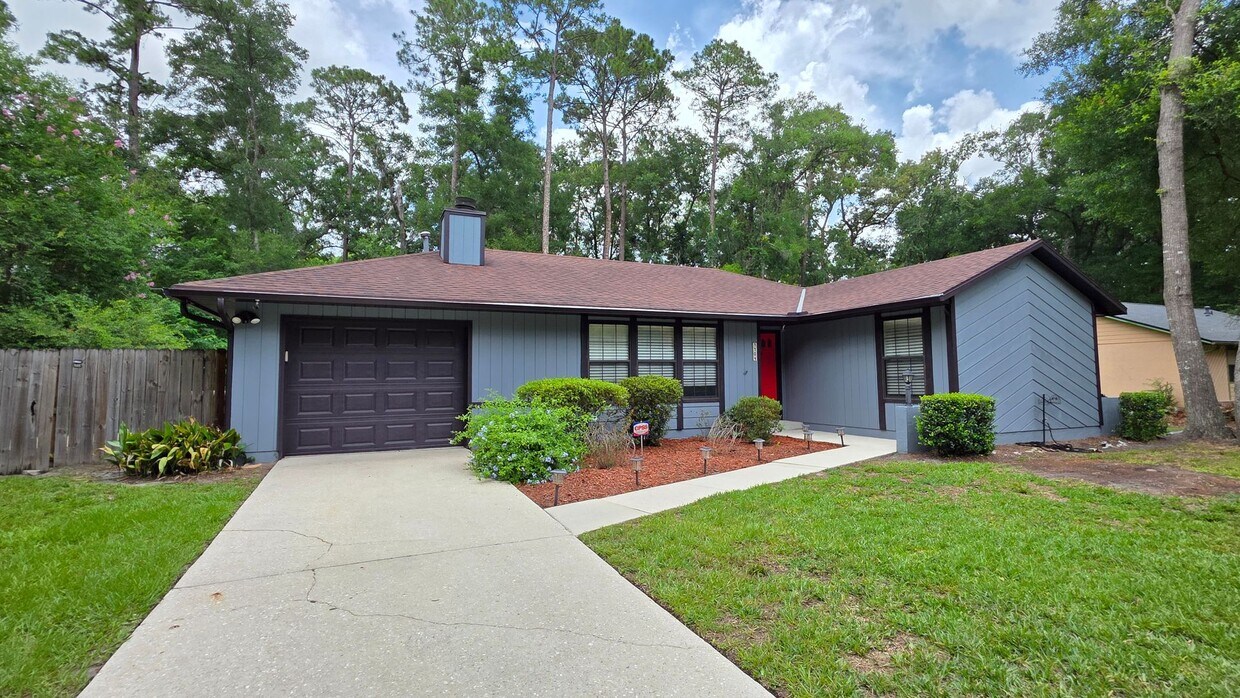 Primary Photo - FOR RENT 2 bed 2 bath 1 car garage home.
