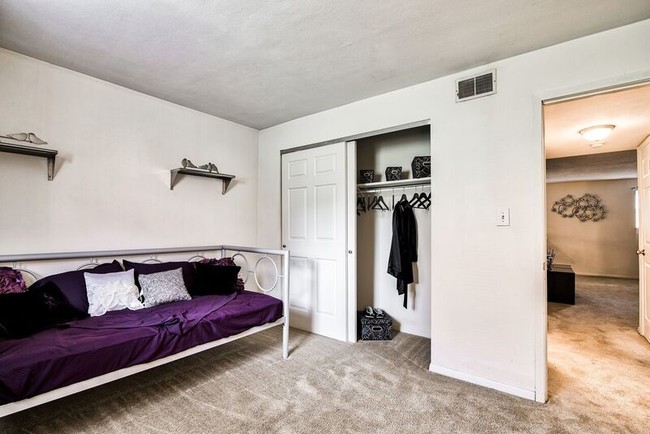 Bedroom - Willow Park Apartments