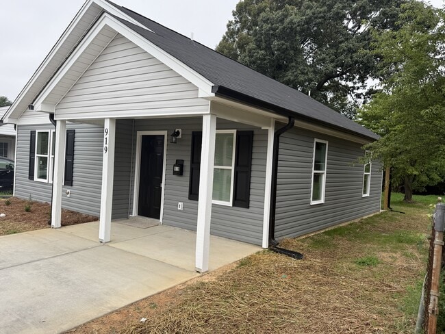Photo - 919 Roosevelt St (Winston-Salem, NC) House