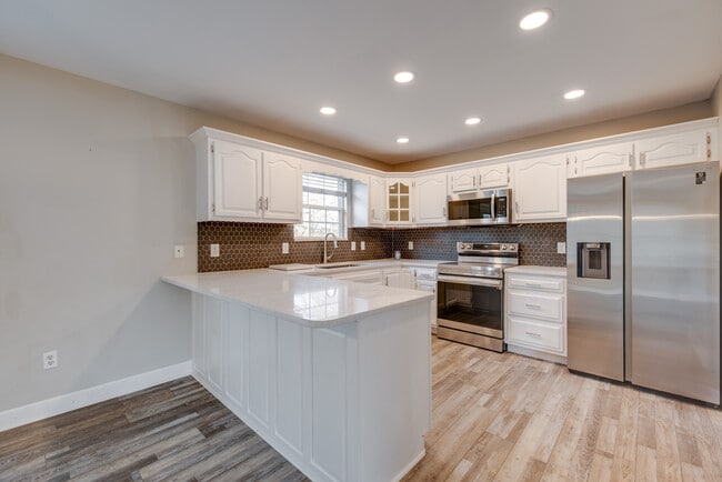 Kitchen - 7143 Tailwinds Dr