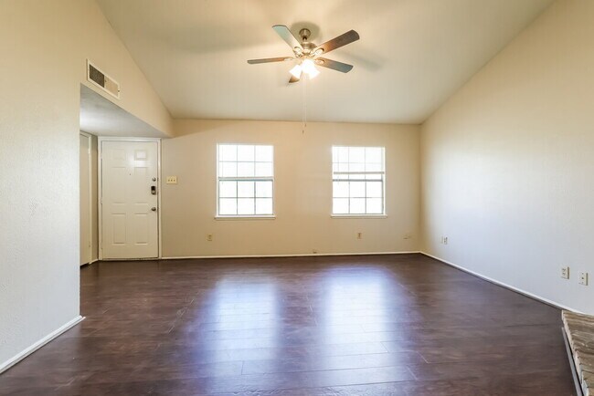 Foto del edificio - 2674 Lark Ln