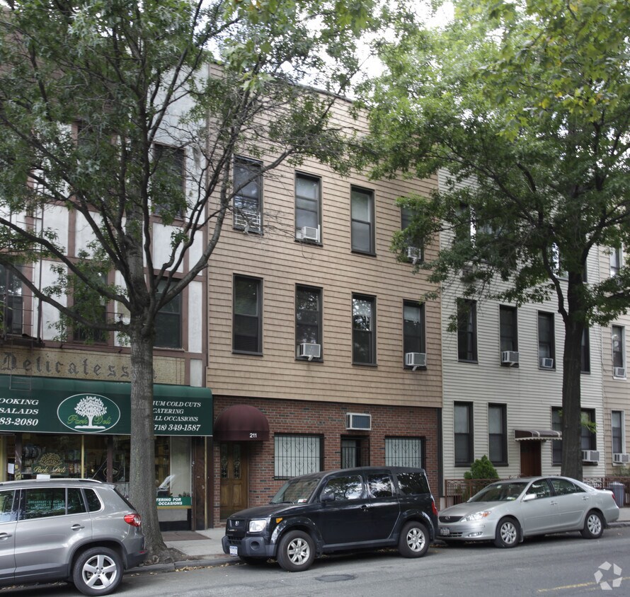 Primary Photo - 211 Nassau Ave