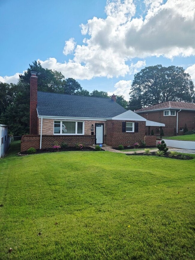 Building Photo - 1824 Campbell Dr