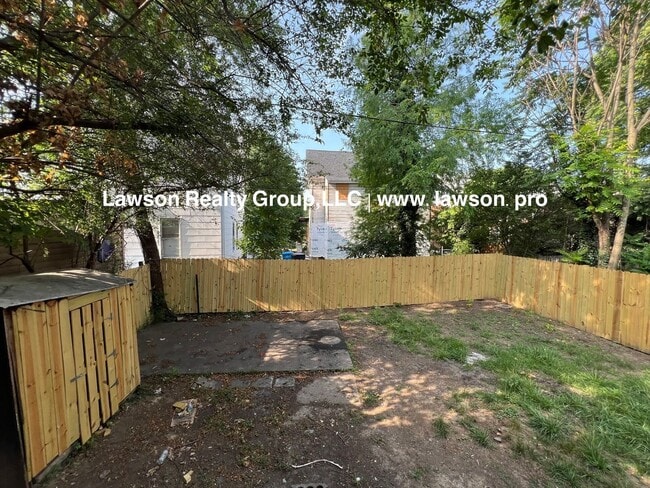 Building Photo - 1208 Chapman Ave SW