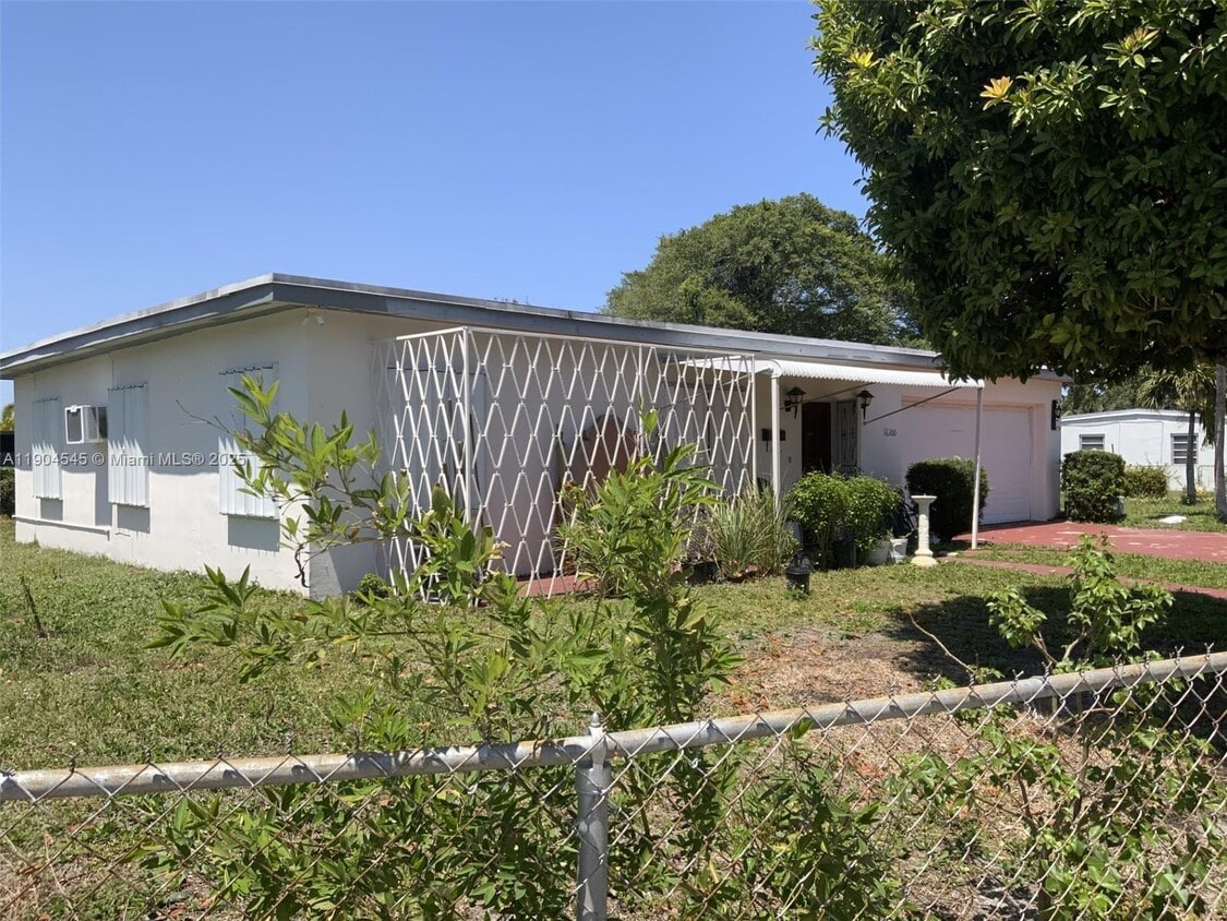 Building Photo - 16300 NW 19th Ct