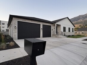 Building Photo - 68 W 4750 N