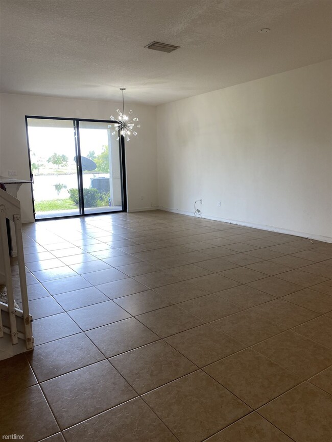 Building Photo - 4 br, 2.5 bath Townhome - 1622 Portofino M...