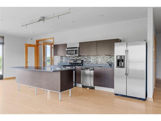 Foto del edificio - 3116 W Lake St