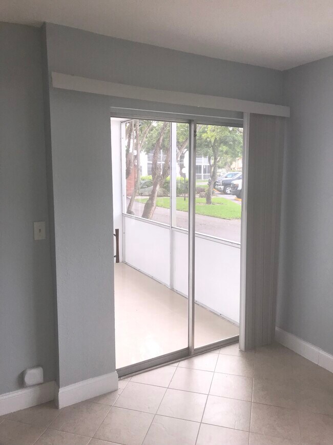 6505 Winfield Blvd Unit 17, Margate, FL 33063 Condo for Rent in