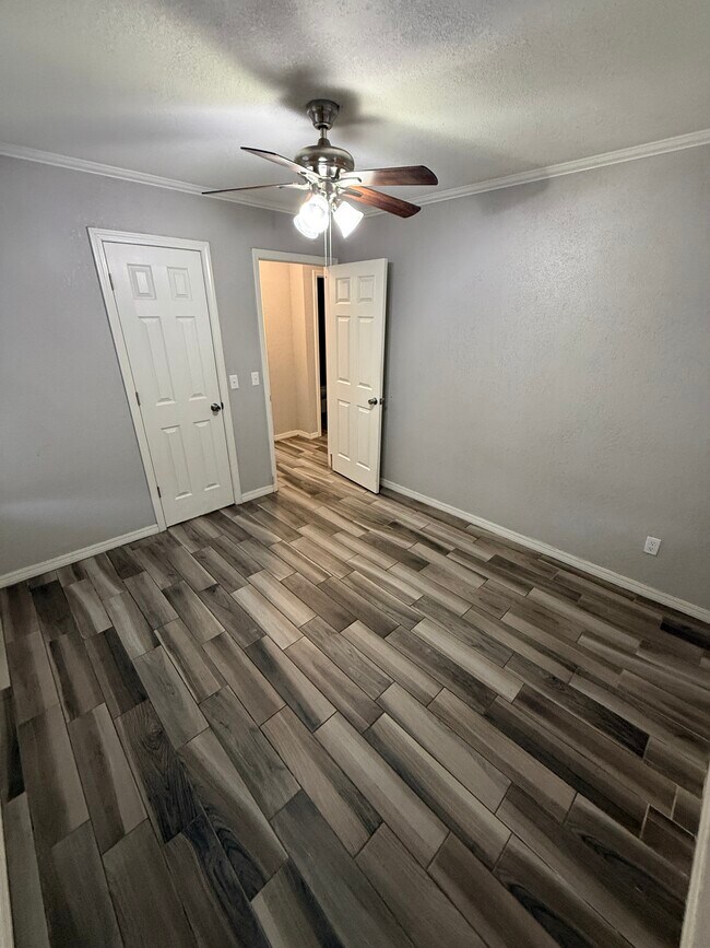 Foto del edificio - 819 Hardy Springs Cir