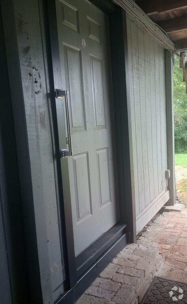 Building Photo - 132 Lindsey Rd