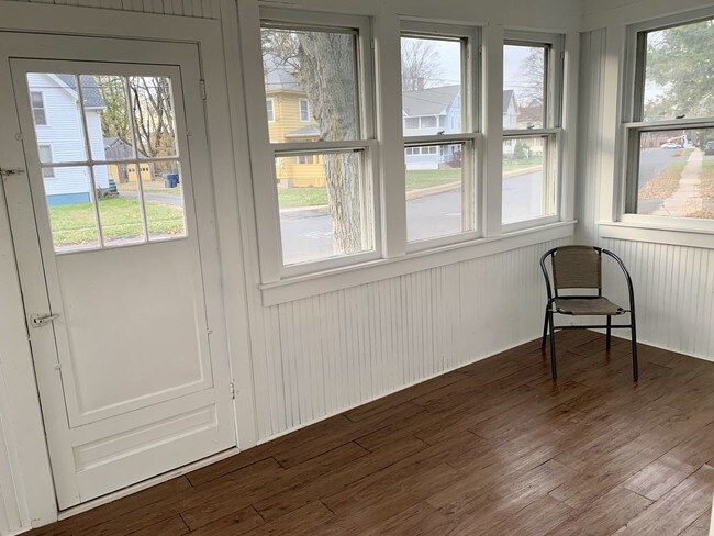 Building Photo - Three bedroom house for rent in Plainville