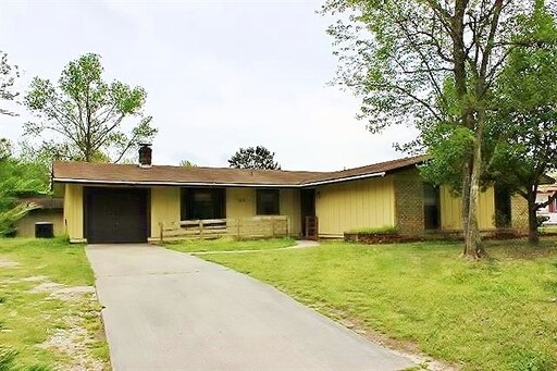 Building Photo - 115 Tanglewood Dr