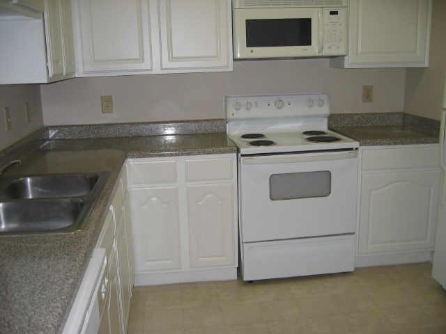 Building Photo - 2255 Braeswood Park Dr