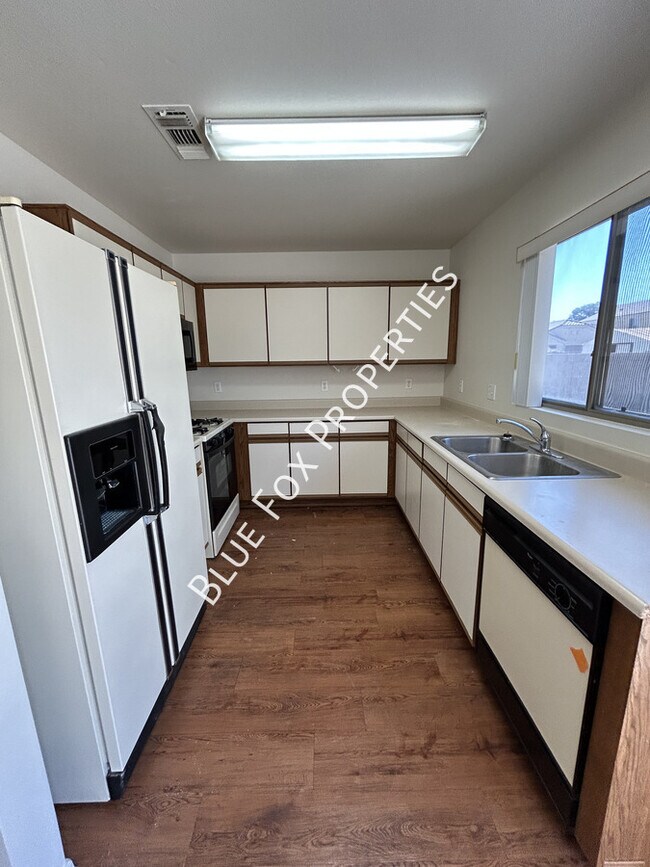 Foto del edificio - 2021 W Menzel Dr