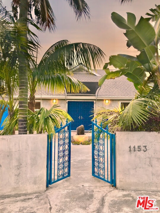 Building Photo - 1153 N Poinsettia Pl